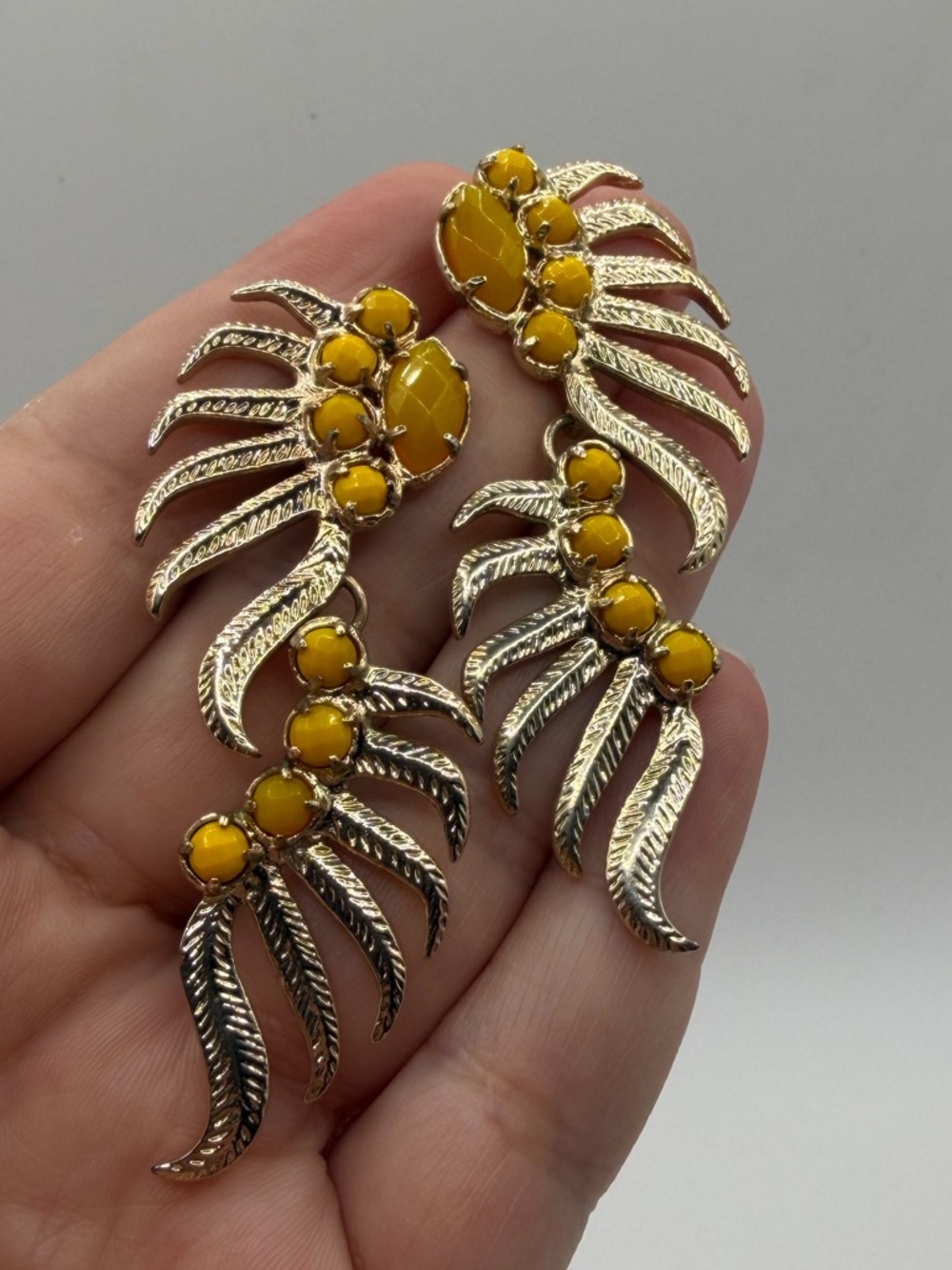 Kendra Scott Jill Gold Vintage Earrings in Yellow Onyx & Magnesite - Picture 11 of 12